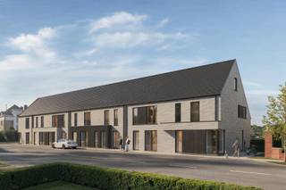 Op lot 34 in onze familievriendelijke woonbuurt aan de Torhoutsestraat in Ruddervoorde bouwt Danneels deze knappe halfopen bebouwing in moderne stijl.<br /><br />De leefruimte heeft een leuk bureauhoekje & loopt naadloos over in de ingerichte eilandkeuken met naastgelegen berging. Eetkamer & keuken geven uit op de zongerichte tuin met gezellig terras.<br /><br />Op de verdiepingen 3 ruime slaapkamers, een ingerichte badkamer, apart toilet én berging. Carport & extra parkeerplaats naast de woning. Ook de aanleg van het terras en de tuinafsluiting zitten in de prijs.<br /><br />Deze energiezuinige woning (E-peil 13) is uitgerust met een geothermische warmtepomp, vloerverwarming, zonnepanelen, hoogrendementsbeglazing en slimme ventilatie.<br /><br />Jouw keuken, badkamer & tegels kies je zelf uit in de toonzalen van onze partners. Danneels werkt je nieuwe thuis sleutel-op-de-deur af tegen een vaste prijs & timing. Onze klantenbegeleider ontzorgt je tijdens het bouwtraject.