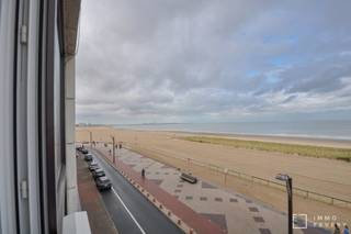 Verzorgd appartement met frontaal zeezicht te Knokke.