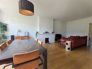Ruim en lichtrijk 2 slaapkamer appartement ca. 111m² met een aparte bureauruimte/dressing op parket met terrasje gelegen op de 6de verdieping...