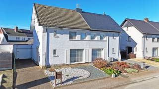 Voor meer informatie of een bezoek contacteer Anne De Block van OC Vastgoed: 0471 38 00 36 of anne@ocvastgoed.beDeze woning met topligging op twee...