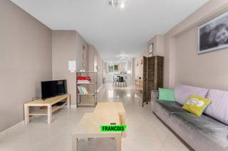 Welkom in dit prachtige duplexappartement van 122 m², gelegen in de Duinenweg 383, Middelkerke. Deze ruime en lichtrijke woonst biedt 3 volwaardige slaapkamers, een ruime badkamer en is perfect voor wie op zoek is naar een comfortabele thuis aan de kust.<br /><br />De grote leefruimte geniet van veel natuurlijk licht en sluit naadloos aan op de open keuken, ideaal voor gezellige momenten met familie en vrienden. Het appartement maakt deel uit van een residentie met lift, wat zorgt voor extra comfort en toegankelijkheid.<br /><br />De ruime oppervlakte van 122 m² biedt alle nodige ruimte voor een aangename woonervaring.<br /><br />Mis deze kans niet om te wonen in een stijlvol en ruim duplexappartement op een toplocatie vlakbij centrum en strand!<br /><br />Interesse? Neem vandaag nog contact op voor meer informatie of een bezoek! Mail naar inti@immofrancois.be<br /><br /> of bel 0499 74 89 74.<br /><br />