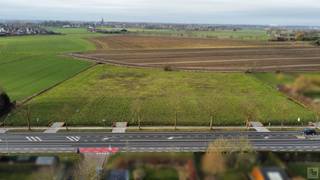 Reeds 1 van de 4 bouwloten verkocht !!Kooigem, een landelijke deelgemeente van Kortrijk waar deze bouwpercelen zich bevinden. De verkaveling is zeer...