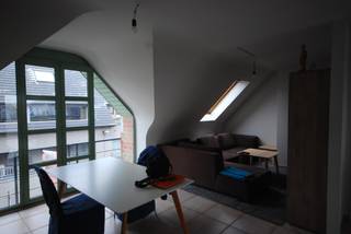 KASTEELSTRAAT 1/2.1 - SINT-ELOOIS-WINKELCentraal gelegen appartement op tweede verdiep van de residentie Sint-Elooi, nabij de kerk.Dit instapklaar...