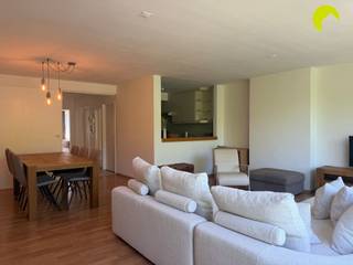 <p><span>Furnished 2-bedroom apartment near Fruithoflaan</span></p><p><span>Located on the second floor in a quiet and well-maintained neighborhood, close to Fruithoflaan, this fully furnished 2-bedroom apartment is situated on the second floor. Thanks to its central location, shops, public transportation, and other amenities are all within easy reach. The apartment is fully furnished and equipped with everything you need, so you can move in right away.</span></p><p><span>Layout:</span><span><br />We enter the apartment through the entryway. On the right is the very bright living area, thanks to the large windows. From the living area, the open layout also offers a view of the kitchen. The kitchen is fully equipped, and all appliances will remain in place.</span></p><p><span>Through the entry hall, we proceed to the bathroom, which features a walk-in shower and a washing machine. There is also a separate toilet. At the back are the two bedrooms, both of which have roller shutters. One of the bedrooms offers direct access to the terrace.</span></p><p><span>The apartment also has a private basement storage unit. At the rear of the building is a garage space, which must be rented for 125 euro per month.</span></p><p><span>Useful information:</span><span><br />· Common area fees: 175 euros/month (including water, heating, window cleaning, cleaning of the common hallway, and timer for common areas)<br />· Security deposit: 3 months’ rent<br />· Move-in inspection fee: 225 euros per party<br />· EPC: 233 kWh/(m² year), label C<br />· Available immediately<br />· Fully furnished and move-in ready<br />· Garage space must be rented separately: 125 euros/month<br />· Private basement available</span></p>
