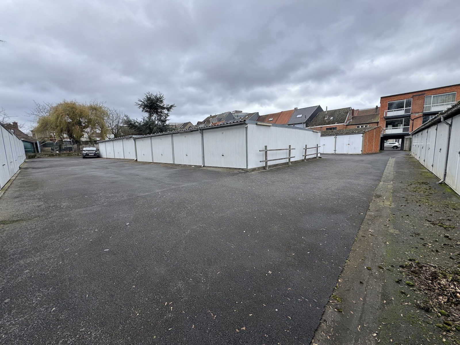 Opbrengsteigendom: 5 appartementen en 48 garages te Aalst! - foto 2