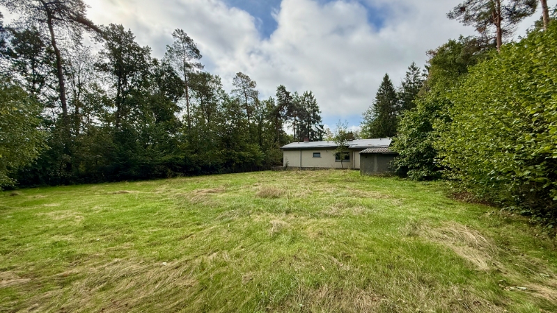 --- NOUVEAU --- Bungalow quatre façades avec 2 chambres, garage et grand jardin dans un environnement verdoyant. - foto 4