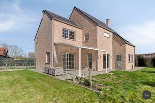 Meer info via 016/199 348 of stephanie.mottie@homixx.beDeze knappe villa is gelegen in een rustige straat maar toch nabij winkels, scholen en...
