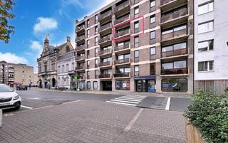 Instapklaar appartement in het hart van de stad, bestaande uit een inkomhal, lichtrijke leefruimte met eet- en zithoek, uitgeruste keuken,...