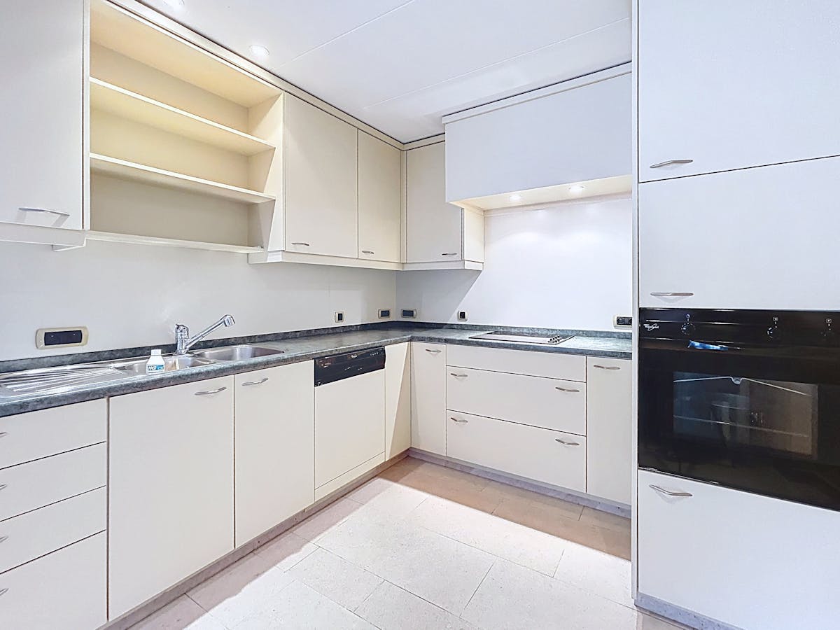 Ruim appartement met 2 slaapkamers te huur in centrum Essen - foto 4