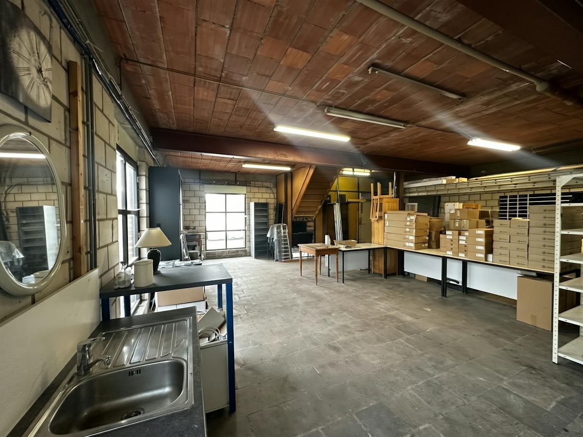 Veelzijdig magazijn van ca. 175 m² met parking bij Hasselt - foto 4