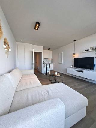 Te koop: stijlvolle STUDIO op de Zeedijk in Westende-Bad, met groot terras en prachtig frontaal zeezicht.Deze studio heeft een zeer goede ligging met...