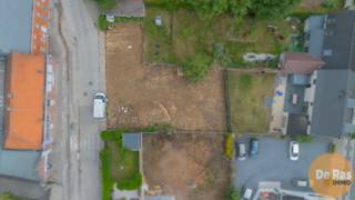 HILLEGEM – Zuidgerichte bouwgrond voor open bebouwing op centrale liggingDeze zuidgerichte bouwgrond is gelegen in een landelijk kader en combineert...