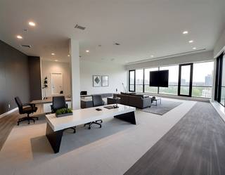 Immo Zone biedt nog 2 casco kantoorruimtes met een prachtig zicht. Residentie Nieuwe Markt is uitermate goed gelegen met zicht op de kerk,...