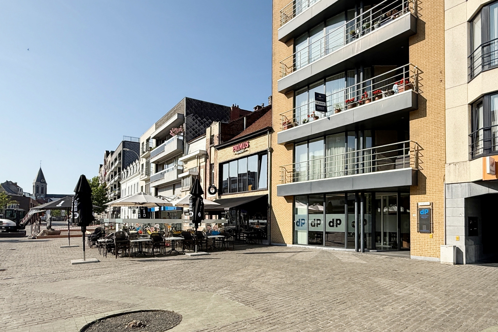 Lichtrijk kantoor op de Markt in Deinze - photo 1