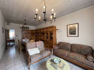 ADVOKAATSTRAAT 145 2850 BOOM:Woning met drie slaapkamers, terras en garage. Deze leuke rijwoning is klaar voor een nieuwe familie.In de directe...