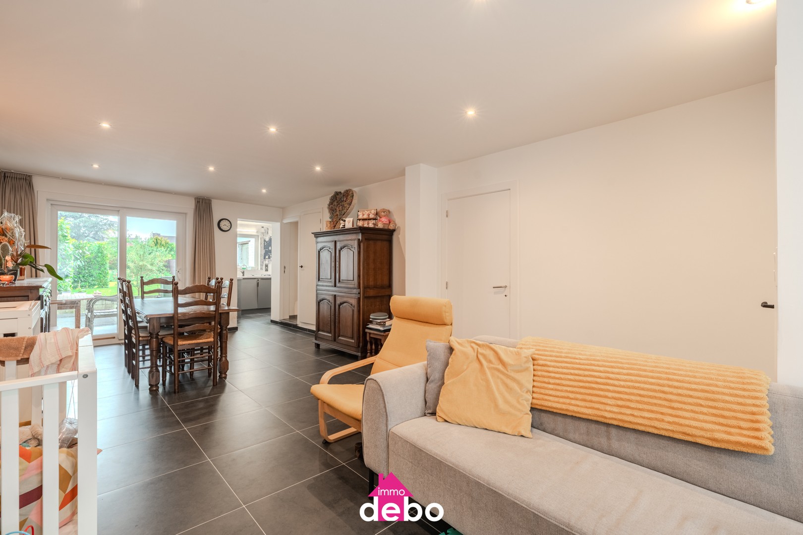 Instapklare en energiezuinig woning met garage, prachtige leefruimte, keuken, badkamer, terras, tuin, 3 slaapkamers en bureauruimte. Klassewoning. Topper in zijn prijsklasse - photo 4