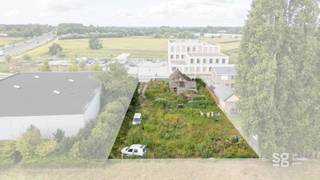 Aan de rand van Nazareth-De Pinte bevindt zich deze ruime bouwgrond zonder bouwverplichting. Op het perceel staat momenteel een af te breken...