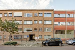 INDELINGTWEEDE VERDIEPINGInkomhal, toiletruimte met handwastafeltje, badkamer met ligbad, wastafel, aansluiting voor wasmachine en elektrische boiler...