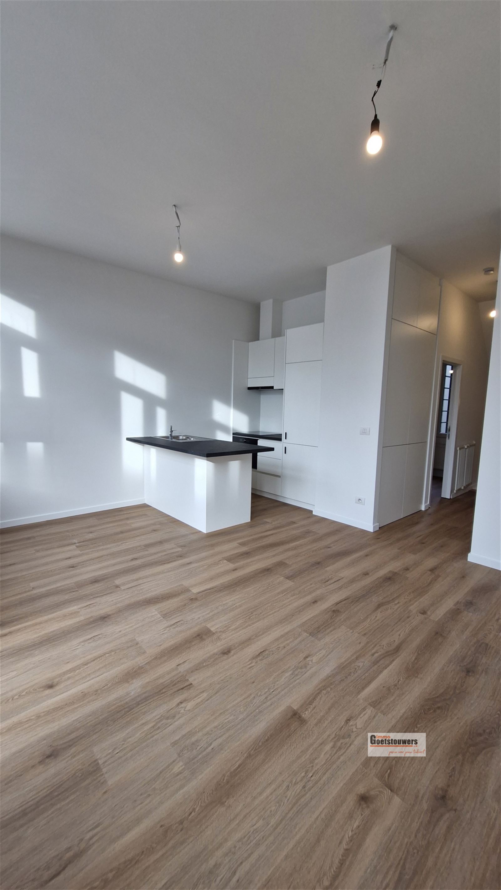 Gerenoveerd app op de 1ste verd. met 2 slaapkamers - foto 1