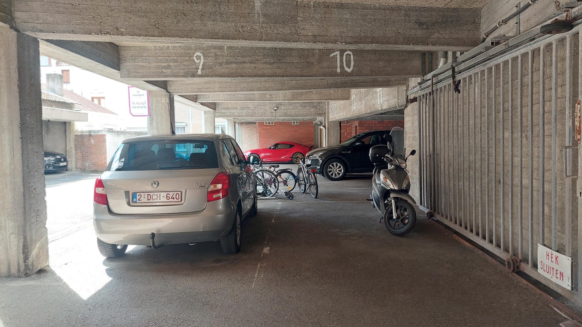 Parkeerplaats te koop Oostende op binnenkoer van een gebouw - photo 4