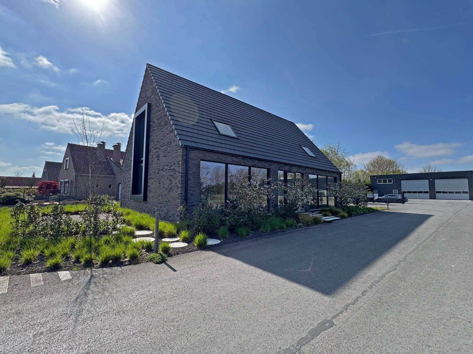 Instapklaar kantoor van 480 m² te huur – top ligging nabij N60 en E17 - photo 1