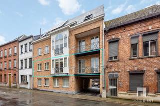 Een instapklaar appartement in het centrum van Diest met lift, 2, mogelijk 3 slaapkamers, groot terras én parking?In de Begijnenstraat vind je...