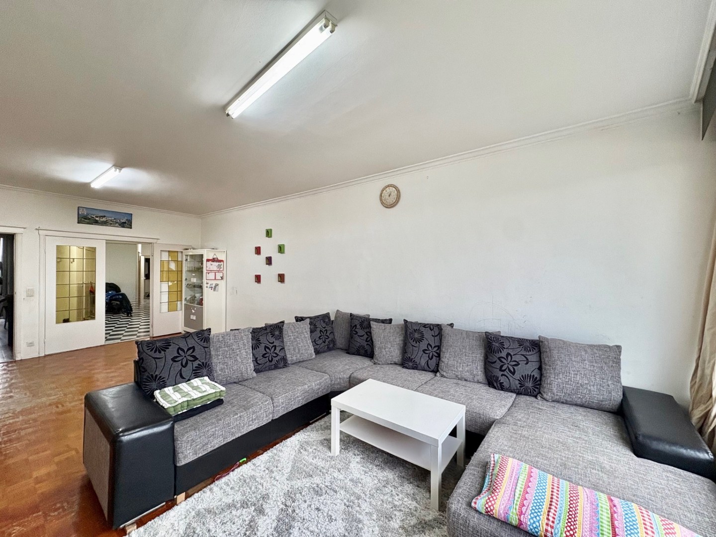 Te renoveren ruim 2-slpk appartement met staanplaats en kelder - foto 2