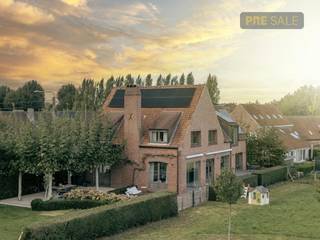 Cette villa rurale aux finitions luxueuses est située dans un endroit calme et très recherché près du Collège Don Bosco. De chaque pièce, vous...