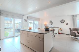 Ce bungalow prêt à emménager de Westende est situé dans un quartier résidentiel calme de la Leliënstraat 9, à quelques pas du centre de Westende,...