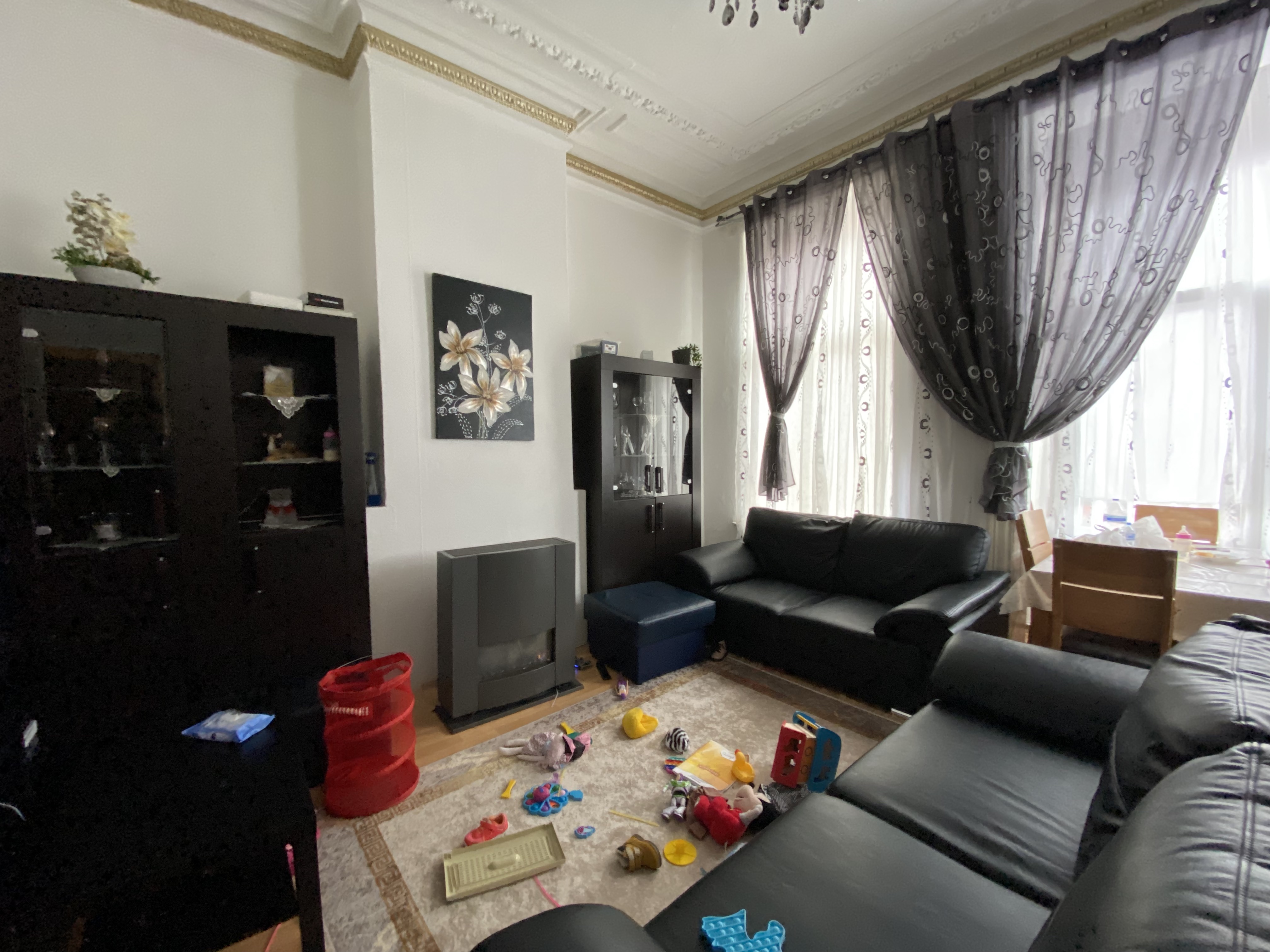 OPBRENGSTEIGENDOM MET HANDELSRUIMTE EN APPARTEMENTEN - foto 2