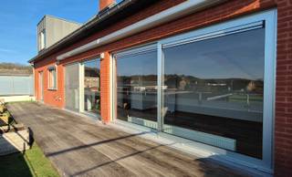 Duplex-appartement met 3 slaapkamersIn het hart van Wezemaal, aan het Wezemaalplein, met alle voorzieningen zoals winkels, scholen, openbaar vervoer...