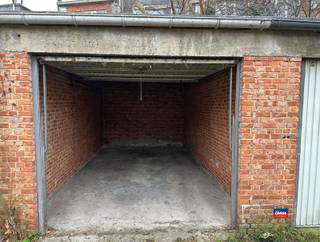 <p><span>HOBOKEN | GARAGEBOX MET MANUELE KANTELPOORT GELEGEN IN DE DOKTER EMIEL VAN DAMMESTRAAT | </span></p><p><span>geen nutsvoorzieningen | D 6m x B 3m | regio Portugezenhoek</span></p>