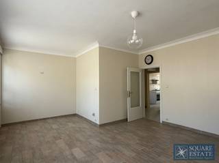 Square Estate biedt u dit charmante gelijkvloerse appartement aan op de Limburg Stirumlaan 4 in Wemmel, vlakbij alle voorzieningen. Dankzij de...