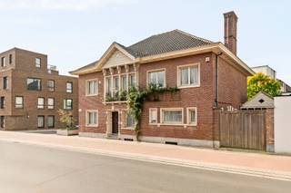 Deze charmante grote herenwoning is topgelegen in het centrum van Oudenaarde (op wandelafstand van de Schelde).Deze degelijke woonst ademt charme en...
