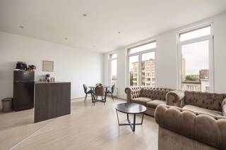  Vous recherchez un appartement prêt à être emménagé, spacieux, très lumineux et situé au centre de la ville ? Cet appartement au dernier étage...