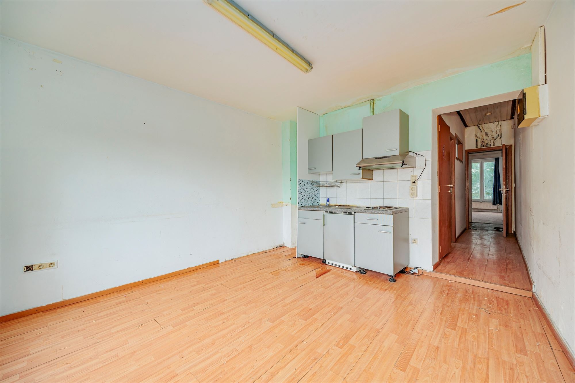 Handelshuis met gerenoveerde handelsruimte en renovatiepotentieel - foto 5
