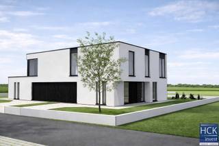 <strong>GENIET VAN MOGELIJKHEID VERLAAGD BTW TARIEF 6% (cfr. voorwaarden)</strong><br /><br /><br /><strong>De ligging</strong><br />Vlakbij zowel het centrum van Ouwegem als Zingem wordt deze l<strong>uxueuze halfopen nieuwbouwvilla</strong> gerealiseerd op een perceel van 426 m² groot. Op een <strong>strategische locatie </strong>met <strong>rechtstreekse verbinding tot de N60</strong> waardoor centrumstad Gent op nog geen 20 min. rijden bereikbaar is. Het openbaar vervoer stopt vlakbij, alsmede is het station van Zingem niet veraf. <br /><br /><strong>De woning</strong><br />De woning vormt <strong>architecturaal één dynamische eenheid</strong> met de naastgelegen woning, doch beschikt over zijn <strong>eigen unieke invulling</strong>. Er zijn ondermeer <strong>5 slaapkamers</strong> ter beschikking, een inpandige garage alsook een royale woonkamer/leefkeuken met zicht op de tuin. Doorheen de woning zijn er talrijke raampartijen aanwezig dewelke zorgen voor <strong>maximale versterking van natuurlijk daglicht</strong> binnenin.<br /><br />Als koper kan u momenteel de woning nog <strong>geheel naar eigen wens personaliseren</strong>, zowel naar afwerking, technieken, alsook budget.<br /><br /><strong>De indeling</strong><br />Gelijkvloers: inkomhal - afzonderlijk toilet - slaapkamer 1 (of bureau) - garage/annex berging - woonkamer met open keuken;<br />Verdieping: nachthal - afzonderlijk toilet - badkamer - slaapkamer 2 - slaapkamer 3 - slaapkamer 4 - slaapkamer 5.<br /><br /><strong>Kenmerken</strong><br />- oppervlakte perceel: 426 m²<br />- bruto bewoonbare oppervlakte: 218 m²<br />- aluminium ramen<br />- warmtepomp + vloerverwarming<br />- regenwater: 10.000 liter<br />- zonnepanelen<br /><br /><strong>Troeven</strong><br />- strategische locatie<br />- architecturaal één dynamische eenheid<br />- unieke invulling per woning<br />- riante woonoppervlaktes<br />- BEN-woning (E-peil lager dan E30)<br /><br />Per woning werd een <strong>gedetailleerd lastenboek </strong>uitgewerkt waarin de afwerkingkeuzes, inbegrepen in de aannemingsprijs van elke woning, werden bepaald. De plannen en het lastenboek kan u verkrijgen op aanvraag.<br /><br />Voor meer informatie of een bezoek ter plaatse reageer via het contactformulier of stuur naar info@hckinvest.be