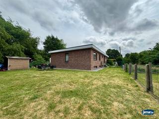 Gezellige bungalow met 5 slaapkamers, inpandige garage en tuin – rustig gelegen in As. Ben je op zoek naar een gelijkvloerse woning met veel ruimte,...