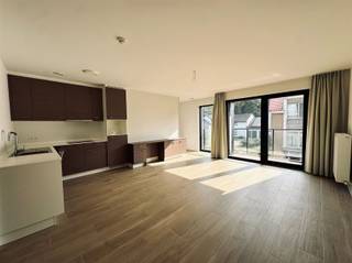 Op zoek naar een assistentiewoning met zonnig terras en leuke wandelroutes in het gezellige Rupelmonde? Lees dan zeker verder! De flat is...