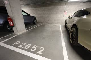 Deze afgesloten staanplaats is gelegen in de Residentie genaamd O'Sea.Via een automatische poort krijgt men toegang tot het afgesloten complex.De...