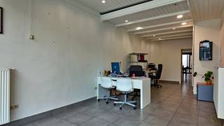 Dit handelspand is ideaal gelegen om uw zaak volop in de kijker te zetten. Dankzij de centrale ligging in Eeklo geniet het pand van een...