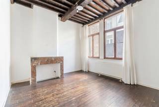 Located in the historic center of Antwerp, in an absolutely prime location right on the Scheldt, this characterful building is within walking...