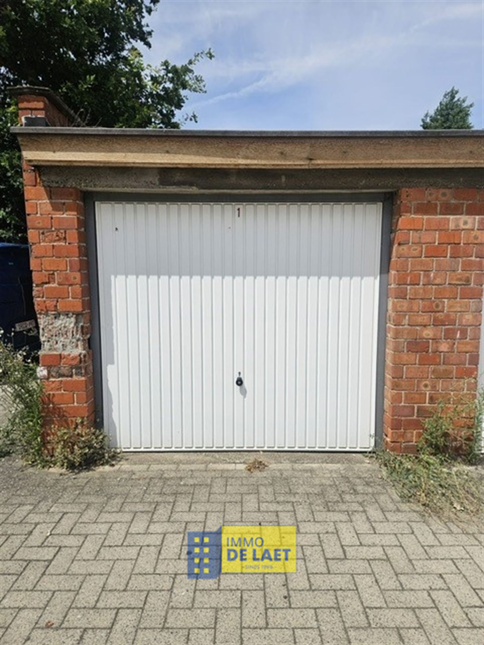 Wij bieden deze centraal gelegen garagebox te huur aan voor een periode van 1 jaar, snel beschikbaar