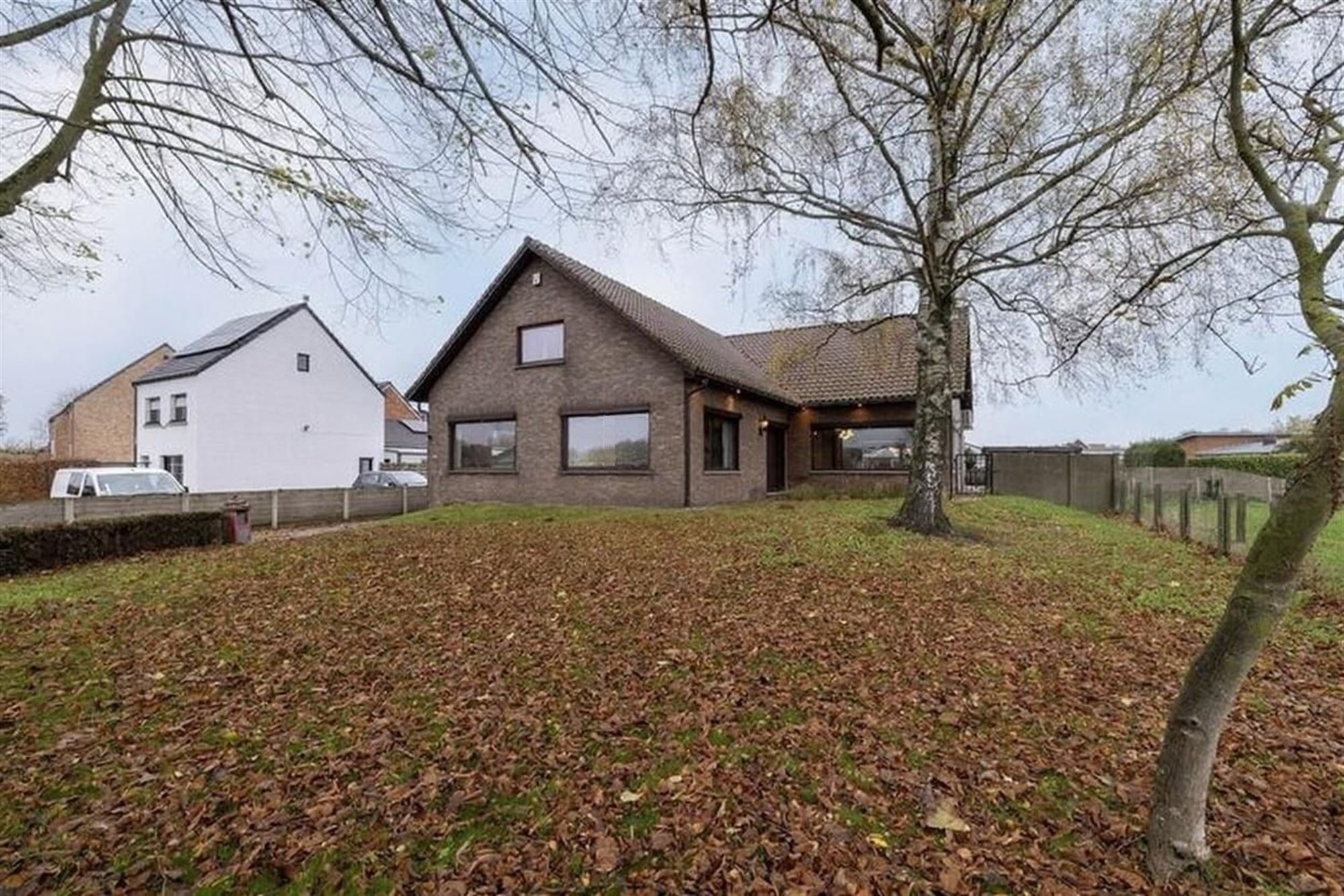 Landelijk gelegen woning op 1200m² met grote kelder en bijgebouw - foto 1