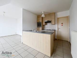 Dit gezellig appartement is gelegen op het tweede verdiep van een kleinschalige residentie, op wandelafstand van winkels, scholen, openbaar...