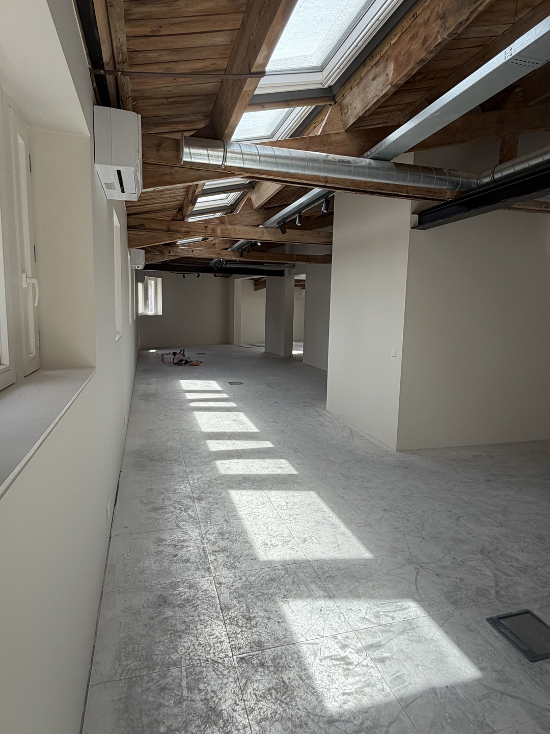 Kantoorruimte te huur gelegen op de Meir 113-115 te Antwerpen.  - foto 2