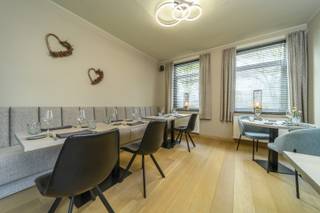 Op een steenworp van het bruisende Aalter & gelegen in een pittoreske gemeente, ontdek je deze unieke eigendom. Gelegen aan de rustige oevers,...