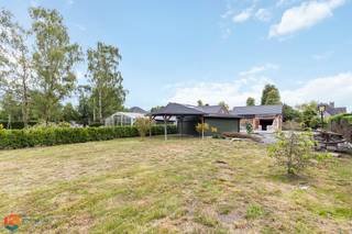 Op een uitstekende locatie te Putte bevindt zich deze gelijkvloerse woning met ruime tuin op een perceel van 1209 m². U bevindt zich hier in...