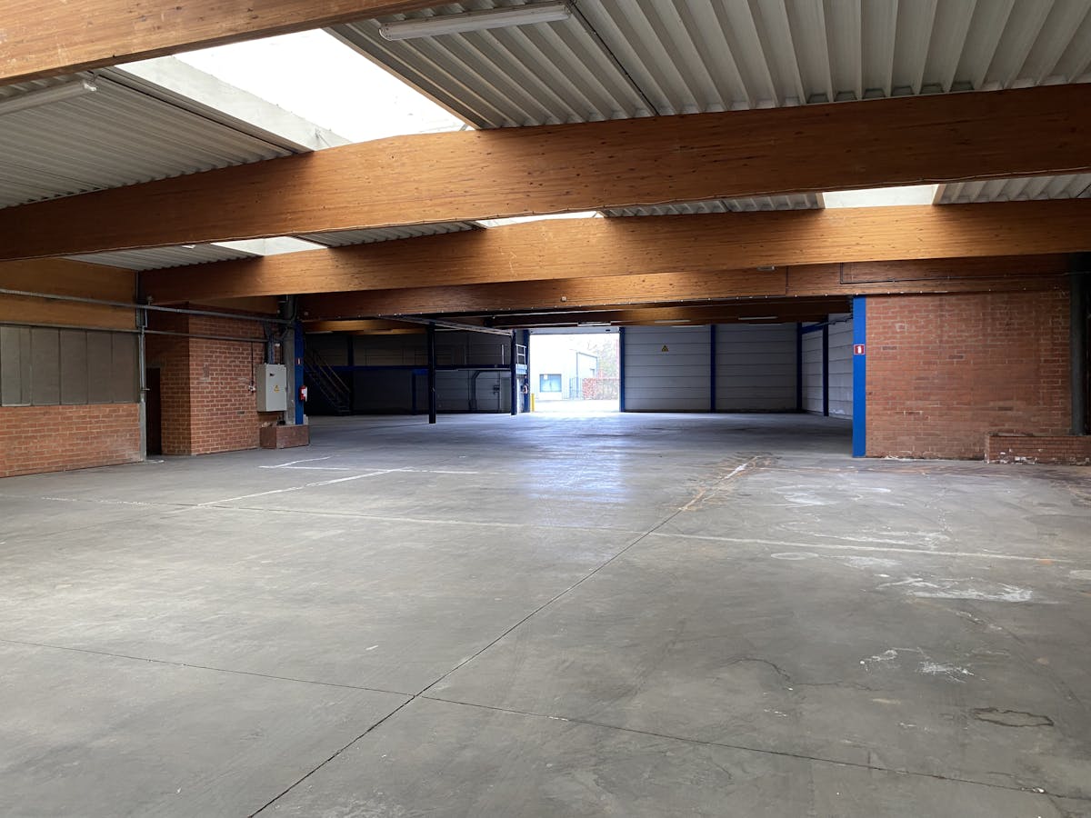 Warehouse on a commercial location near exit E403 in Roeselare - photo 2
