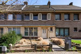 Kassei : Découvrez cette maison avec une superficie limitée mais fonctionnelle, pour une vie confortable. Elle est située dans une rue calme...